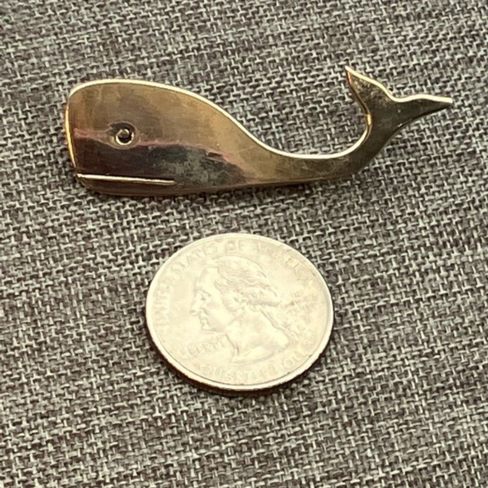 Simple Whale Pin Brooch As Is Silver Pale Gold Preppy Retro Vintage Nautical